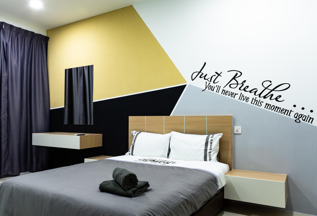 Southwest Island Suite By D Imperio Homestay Bayan Lepas Buitenkant foto