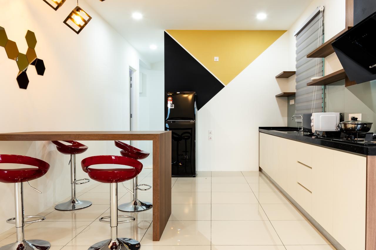 Southwest Island Suite By D Imperio Homestay Bayan Lepas Buitenkant foto