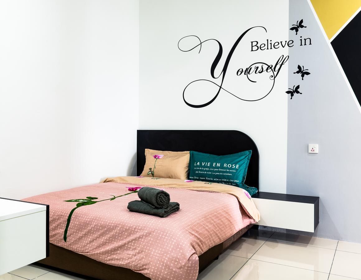 Southwest Island Suite By D Imperio Homestay Bayan Lepas Buitenkant foto